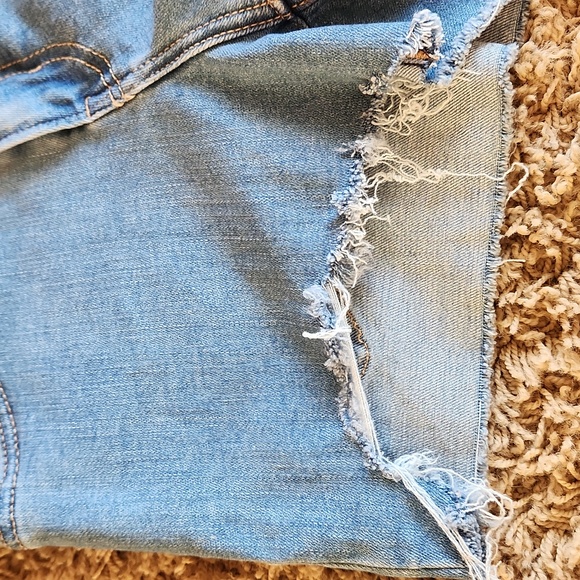 Levis's lightweight distressed jean shorts womans size 25 - Picture 3 of 11